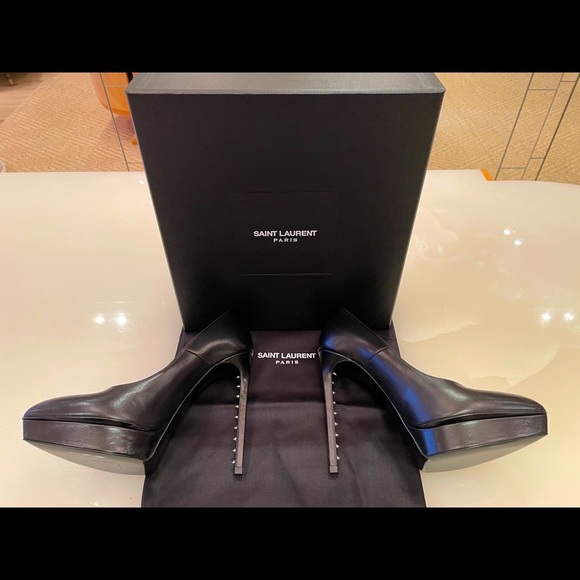 AUTHENTIC-YSL YVES SAINT LAURENT STUDDED HEELS - Picture 5 of 7